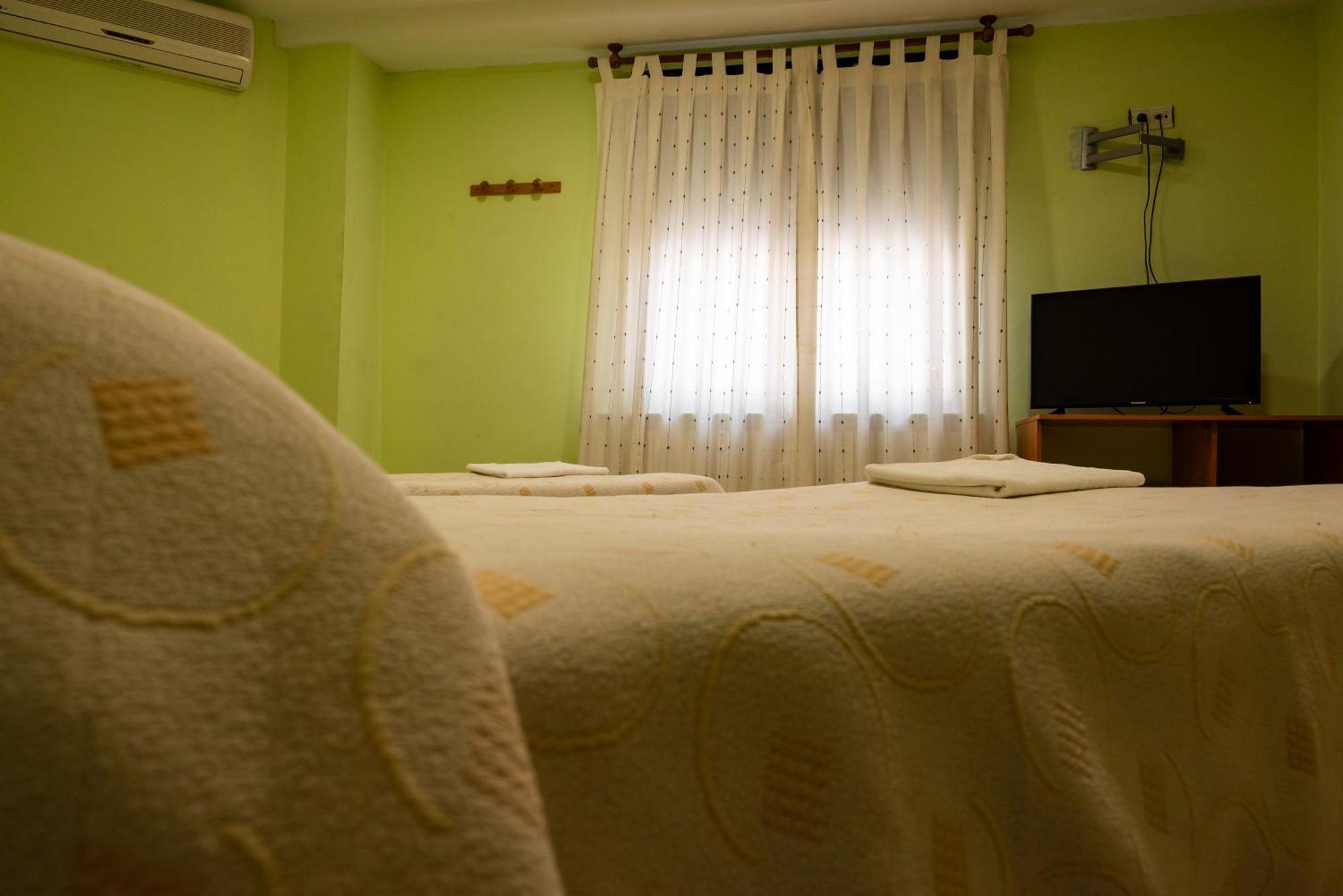 Pinseque Pension Discoves מראה חיצוני תמונה
