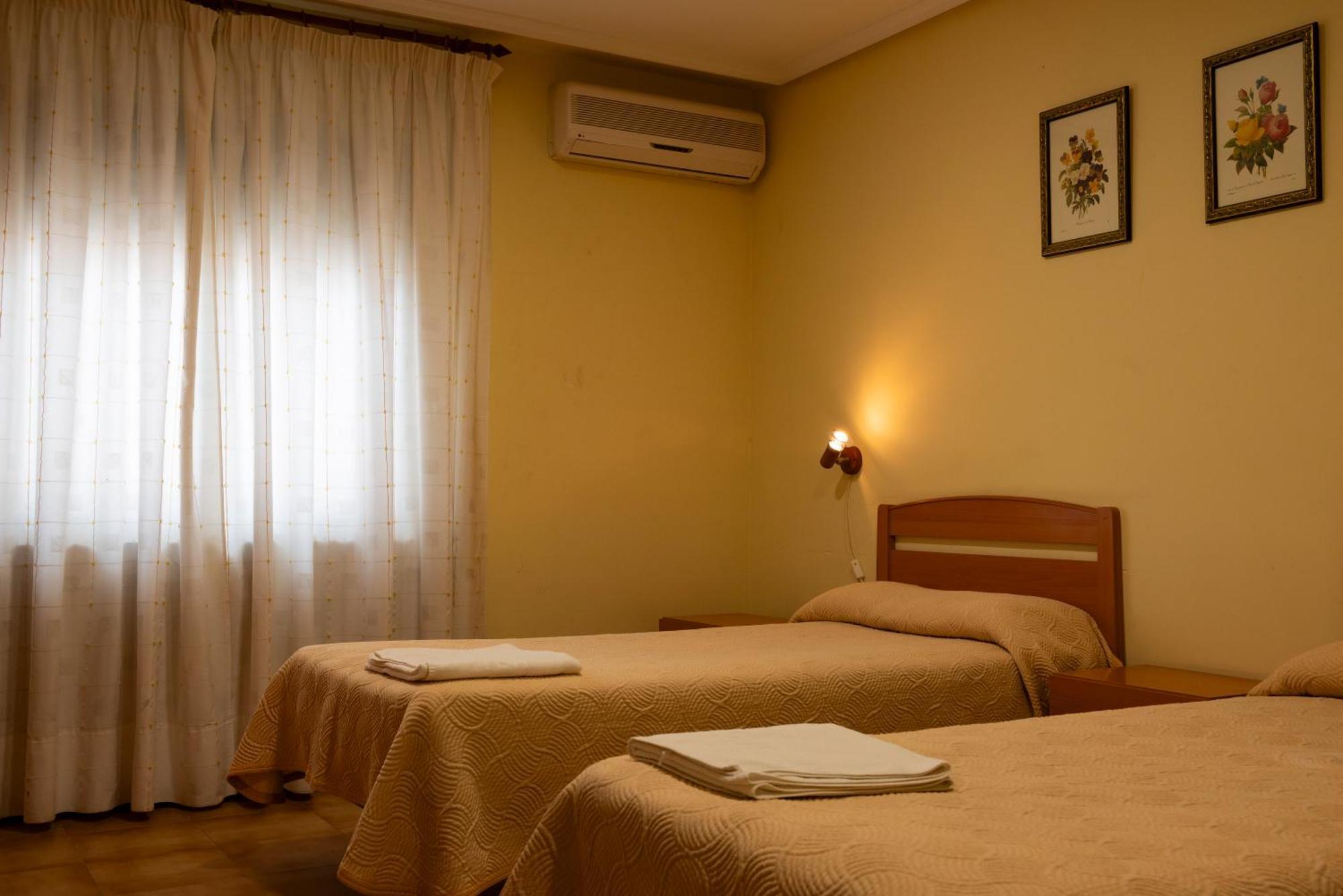 Pinseque Pension Discoves מראה חיצוני תמונה